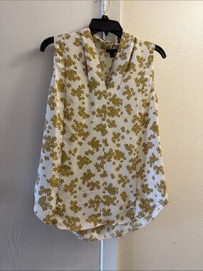 Ann Taylor White V-Neck Sleeveless Floral Camisole in Mustard